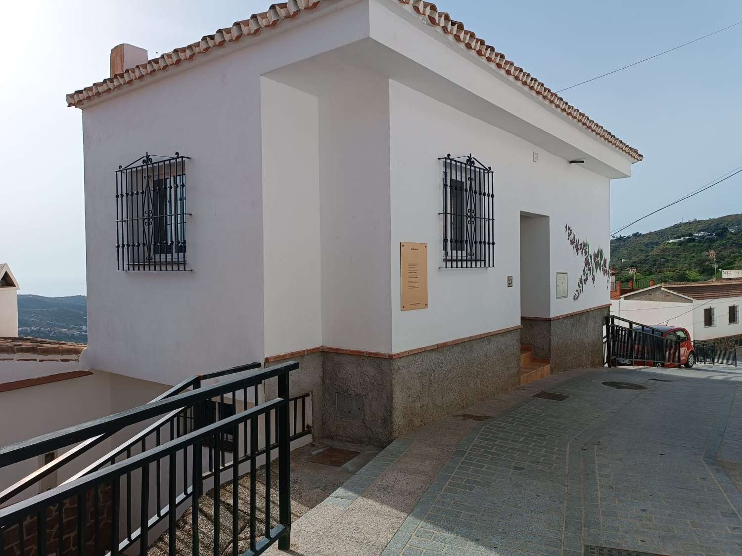 HOUSE IN MOCLINEJO WITH GARAGE AND SEA VIEWS