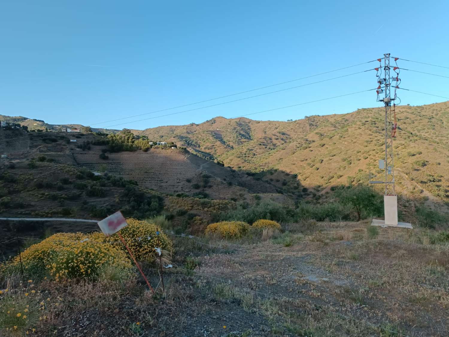 Grundstück in Moclinejo mit Meerblick