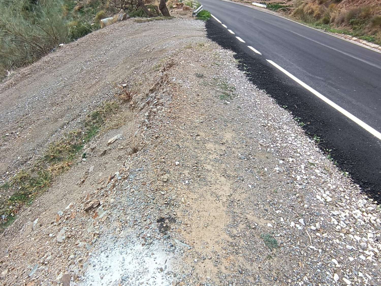 Pozemek v Moclinejo (Los Palmas) vedle silnice