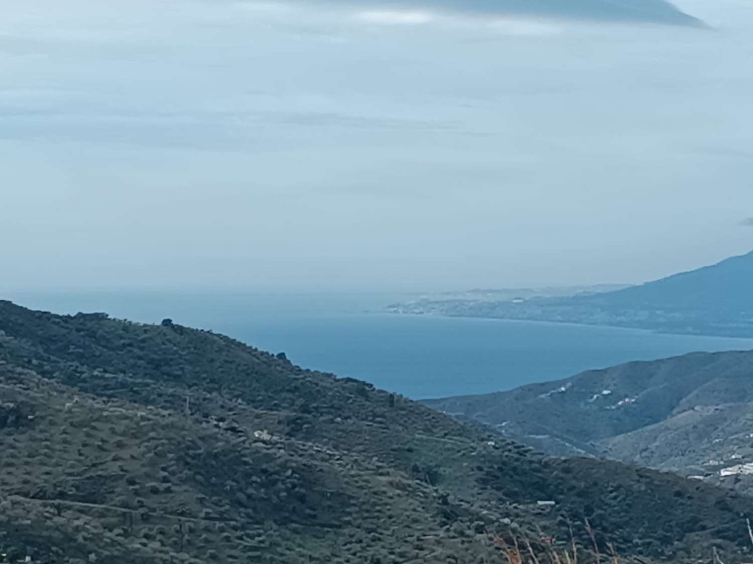 Grundstück in Moclinejo mit Meerblick