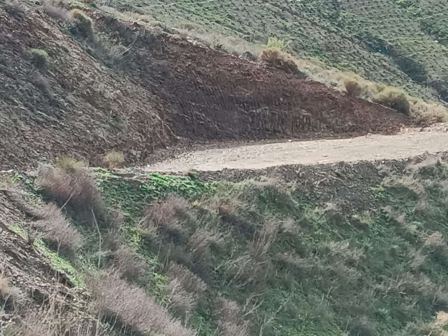 Grundstück in Moclinejo mit Meerblick