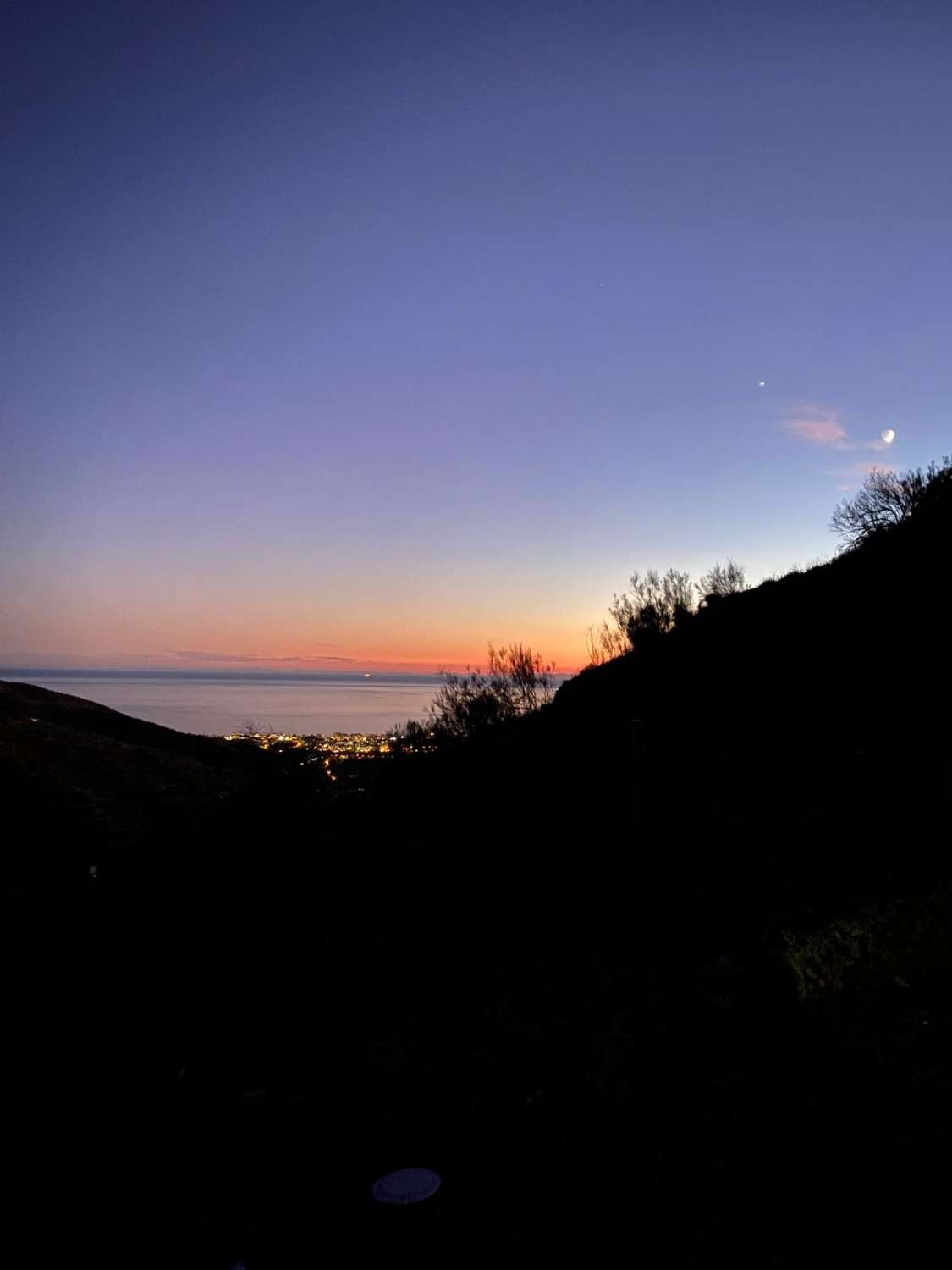 terrain à moclinejo avec vue sur la mer