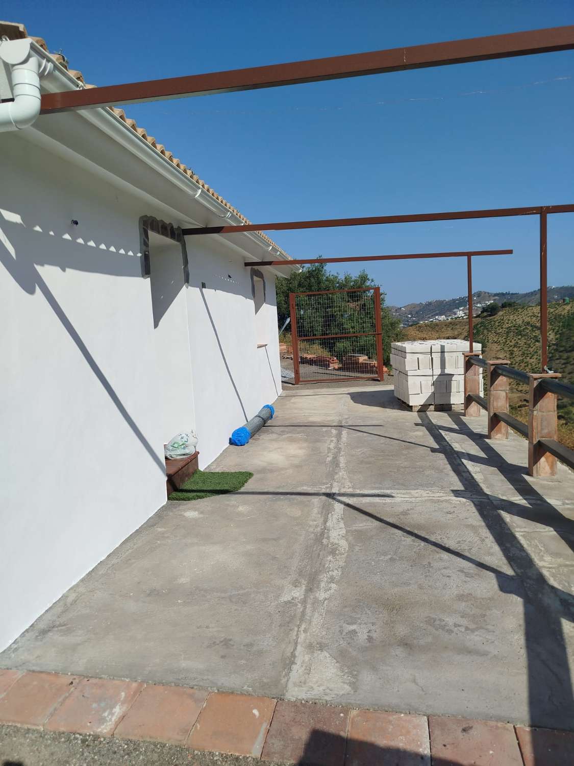 parcela con casa en velez malaga