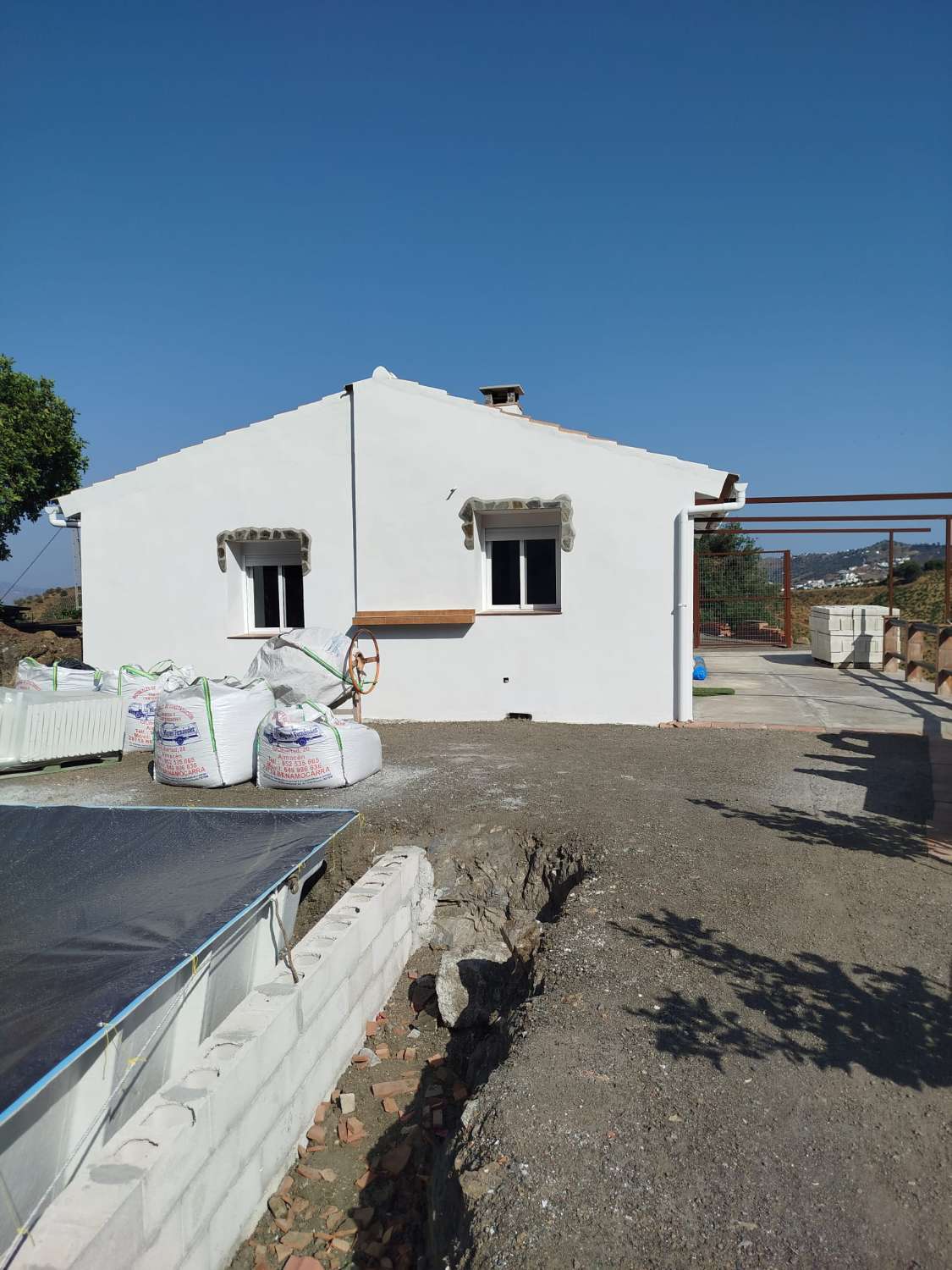 parcela con casa en velez malaga