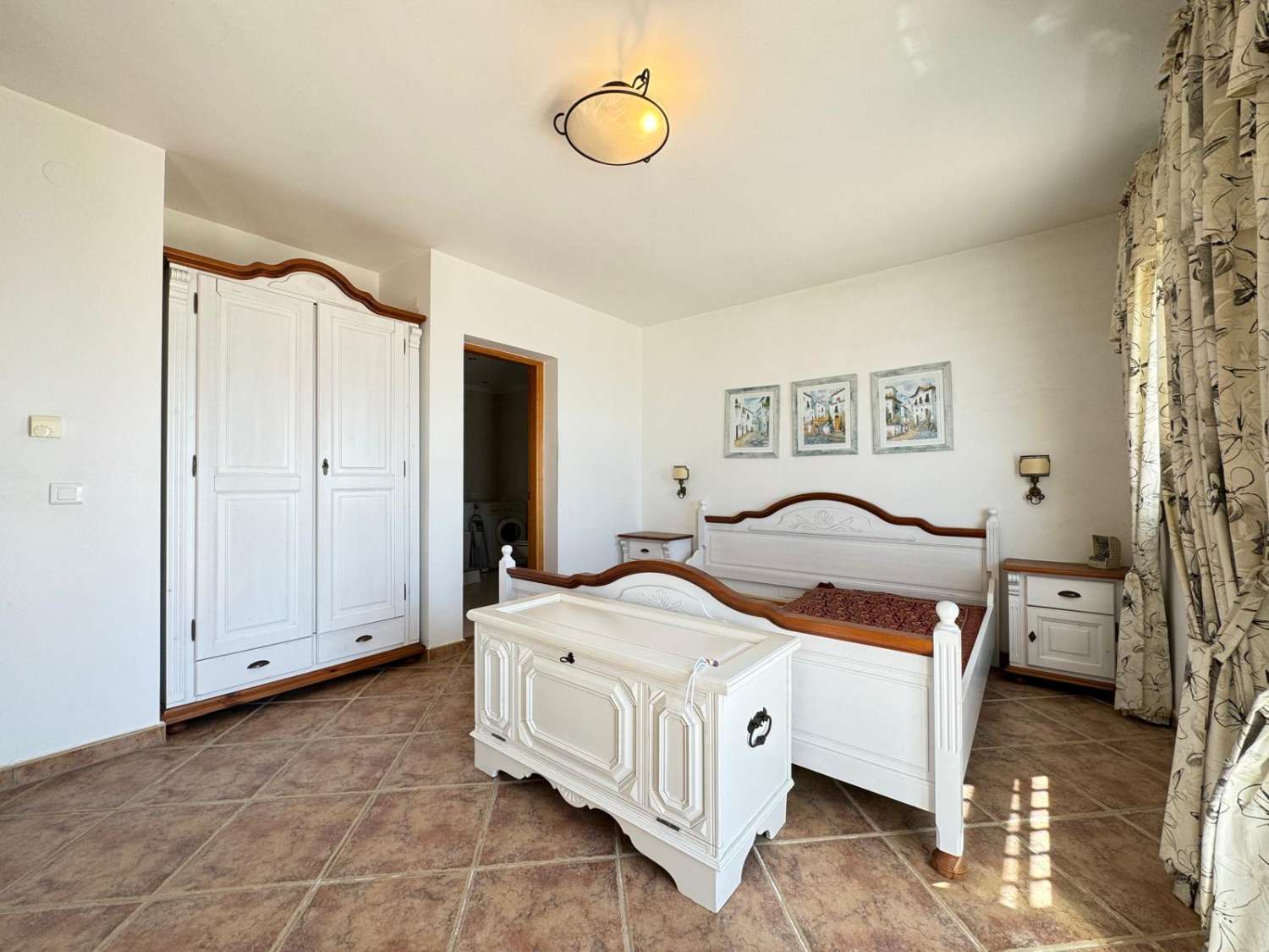 Chalet in Moclinejo met zwembad en uitzicht op zee