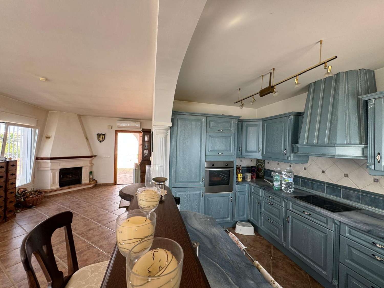 Chalet in Moclinejo met zwembad en uitzicht op zee
