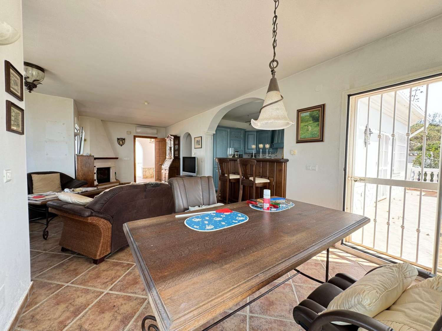 Chalet in Moclinejo met zwembad en uitzicht op zee
