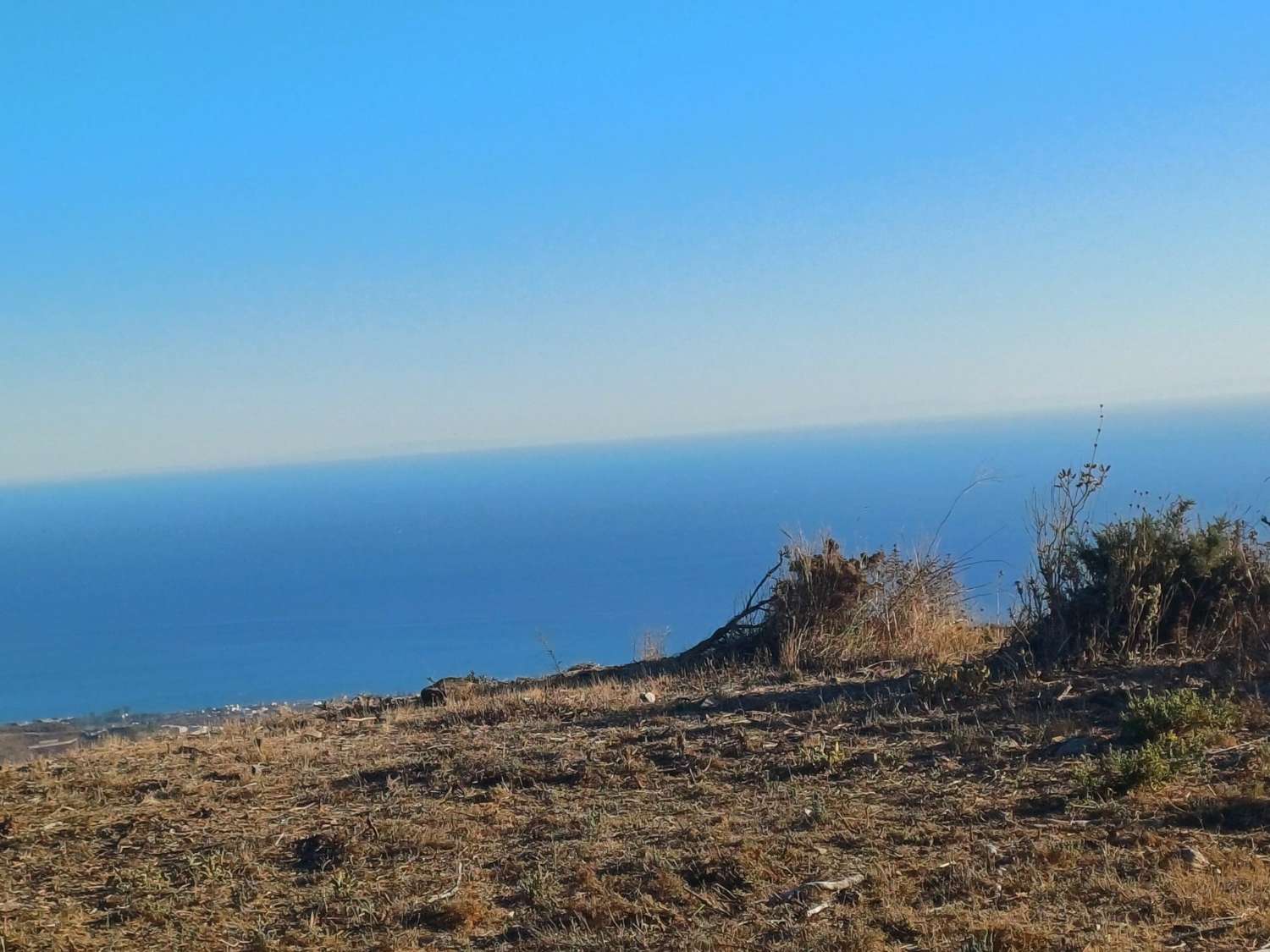 Terreno edificabile a Moclinejo con vista mare