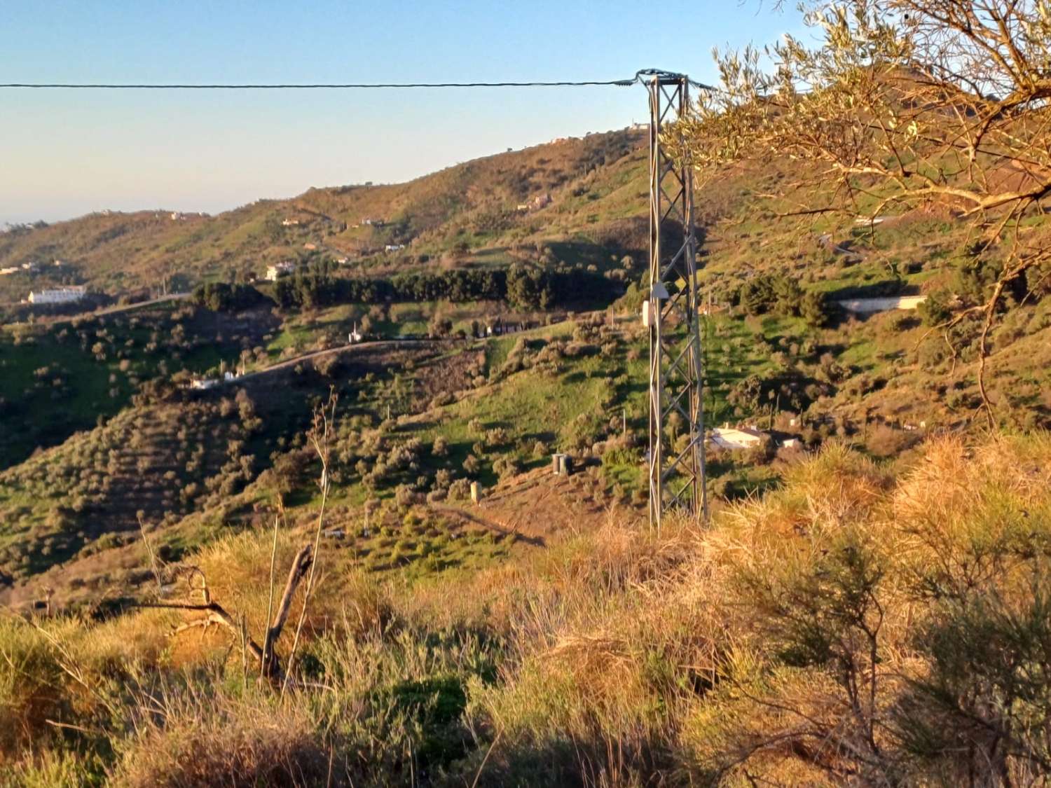 Terrain constructible à Moclinejo avec vue sur mer