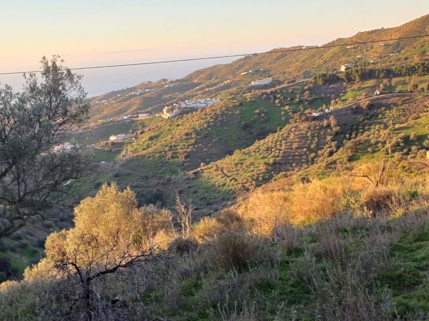 Terrain constructible à Moclinejo avec vue sur mer