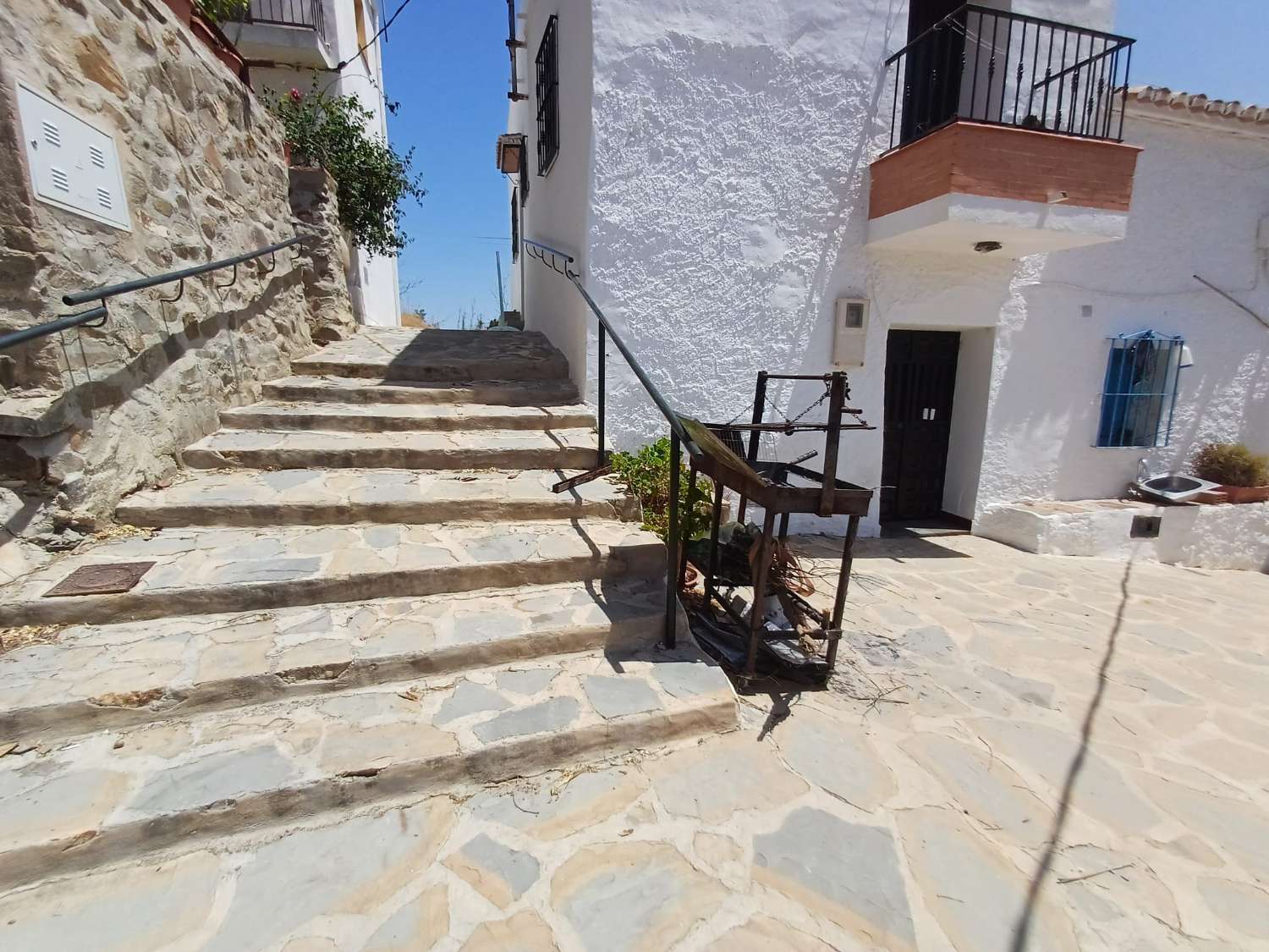 Solar en vallejos(macharaviaya) con vistas al mar