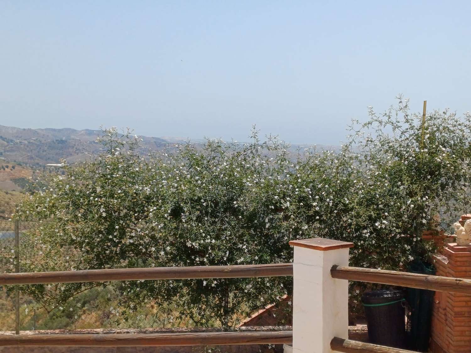 Solar en vallejos(macharaviaya) con vistas al mar