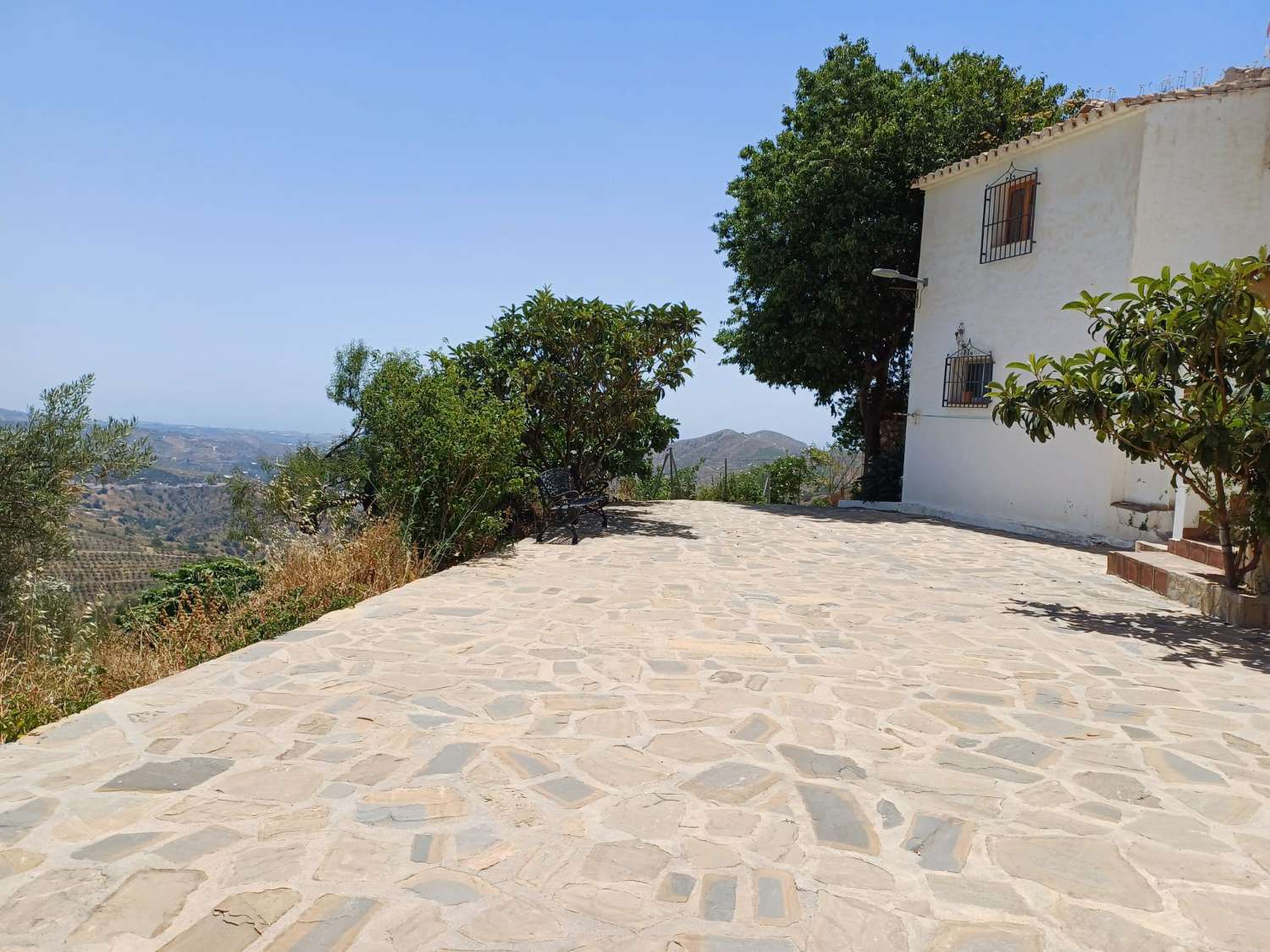 Solar en vallejos(macharaviaya) con vistas al mar