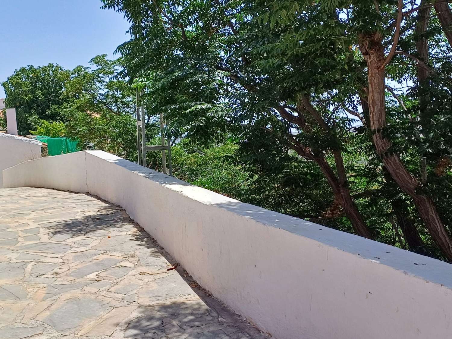 Solar en vallejos(macharaviaya) con vistas al mar