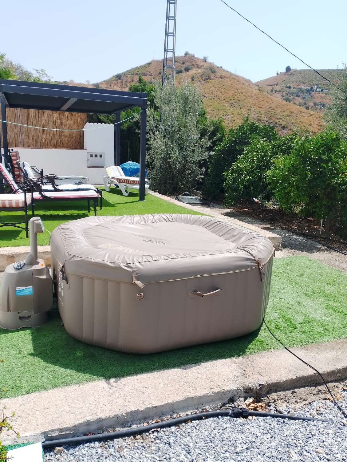 Hus med pool i Borge