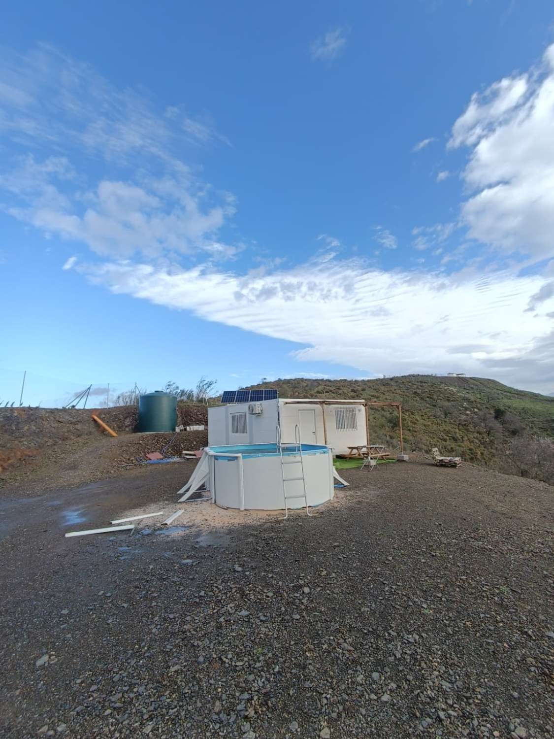 Parcela con casa  prefabricada en moclinejo