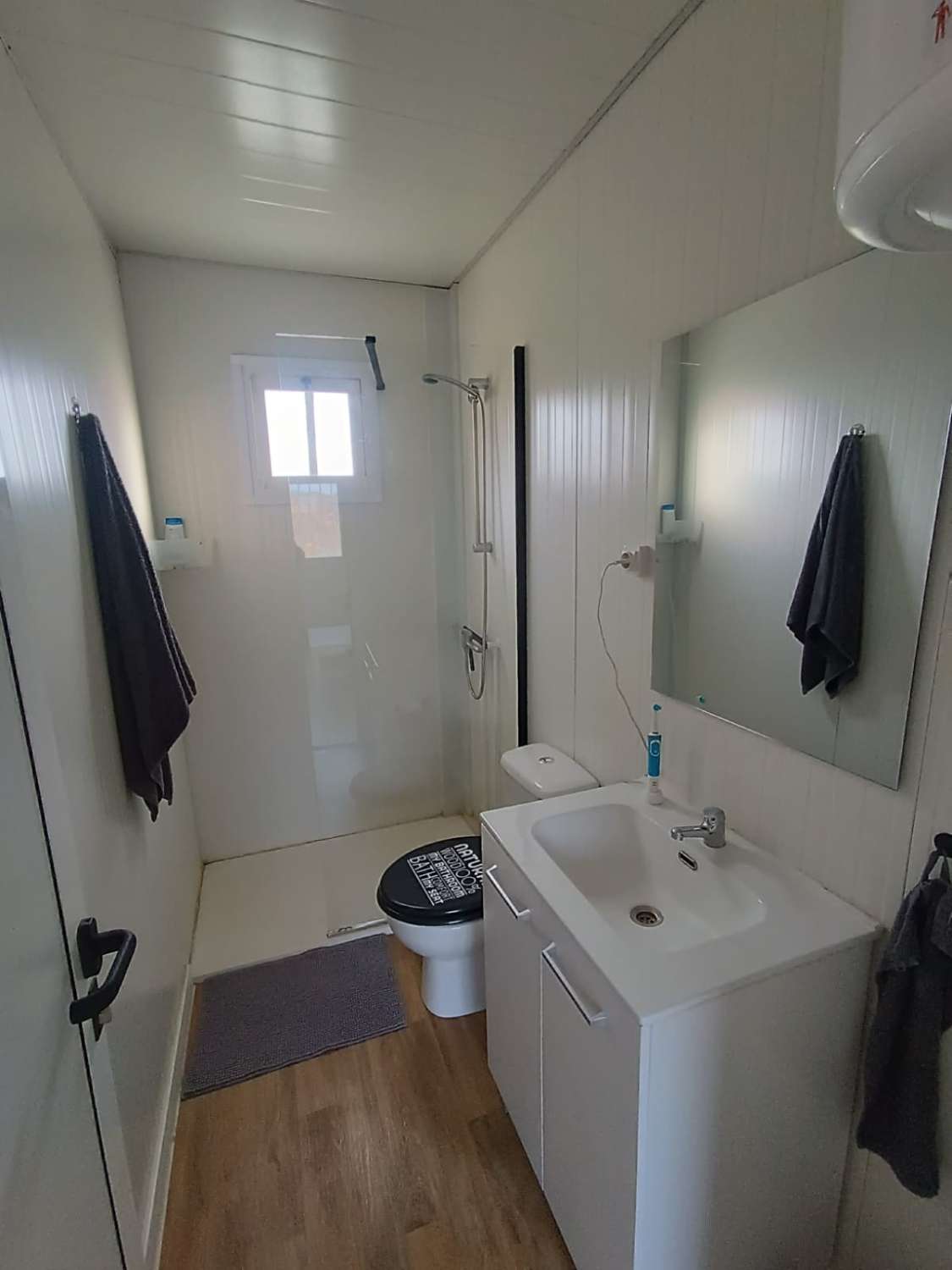 Parcela con casa  prefabricada en moclinejo