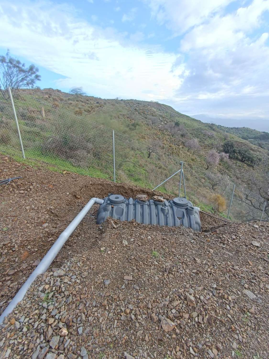 Parcela con casa  prefabricada en moclinejo