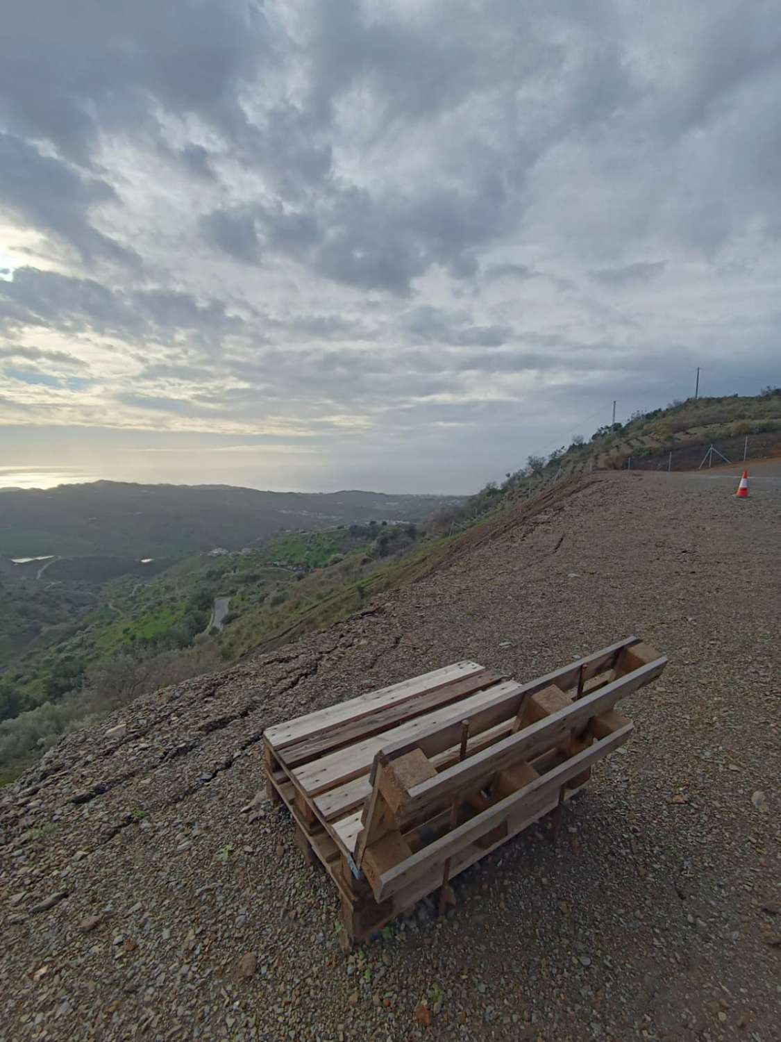 Parcela con casa  prefabricada en moclinejo