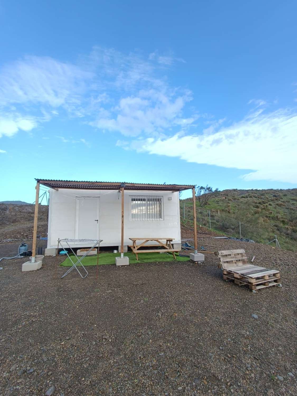 Parcela con casa  prefabricada en moclinejo