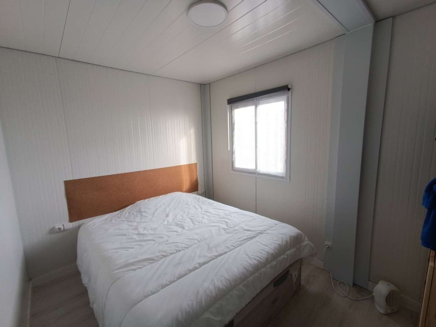 Parcela con casa  prefabricada en moclinejo