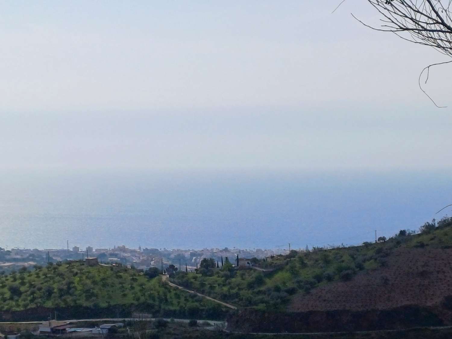 قطعة أرض في الزاوية بإطلالة على البحر