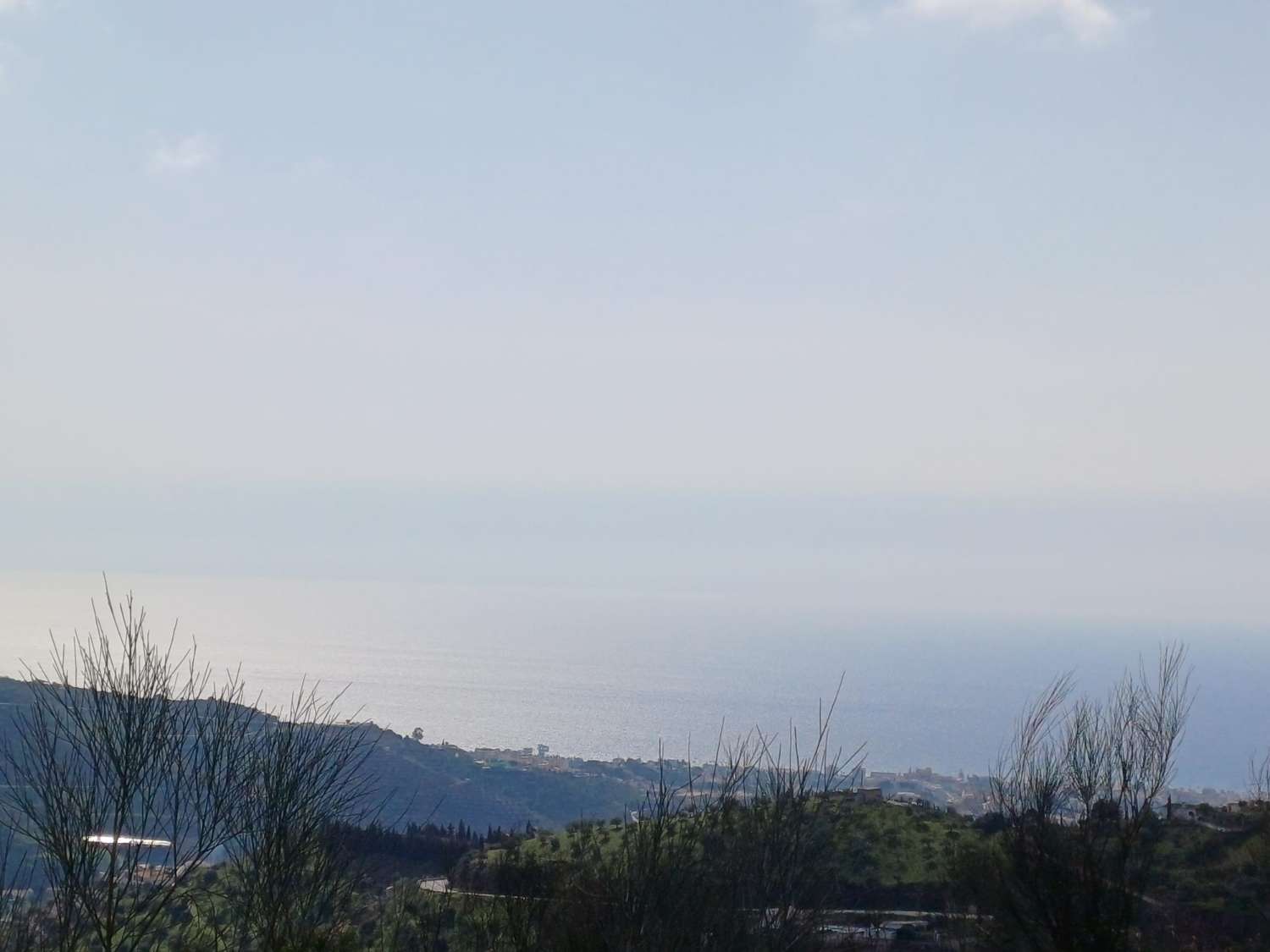 قطعة أرض في الزاوية بإطلالة على البحر