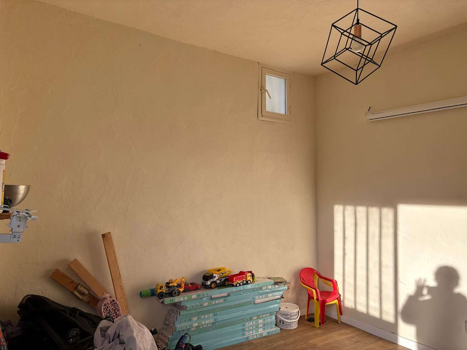 Plot with house in Olias