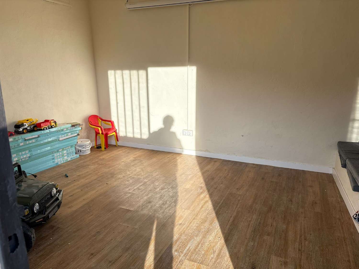 Plot with house in Olias