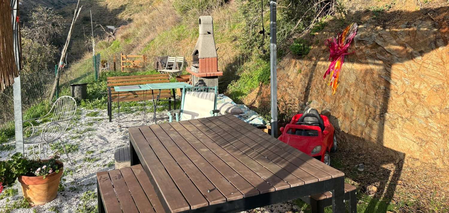 Plot with house in Olias