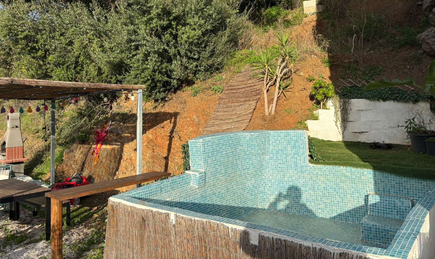 Plot with house in Olias