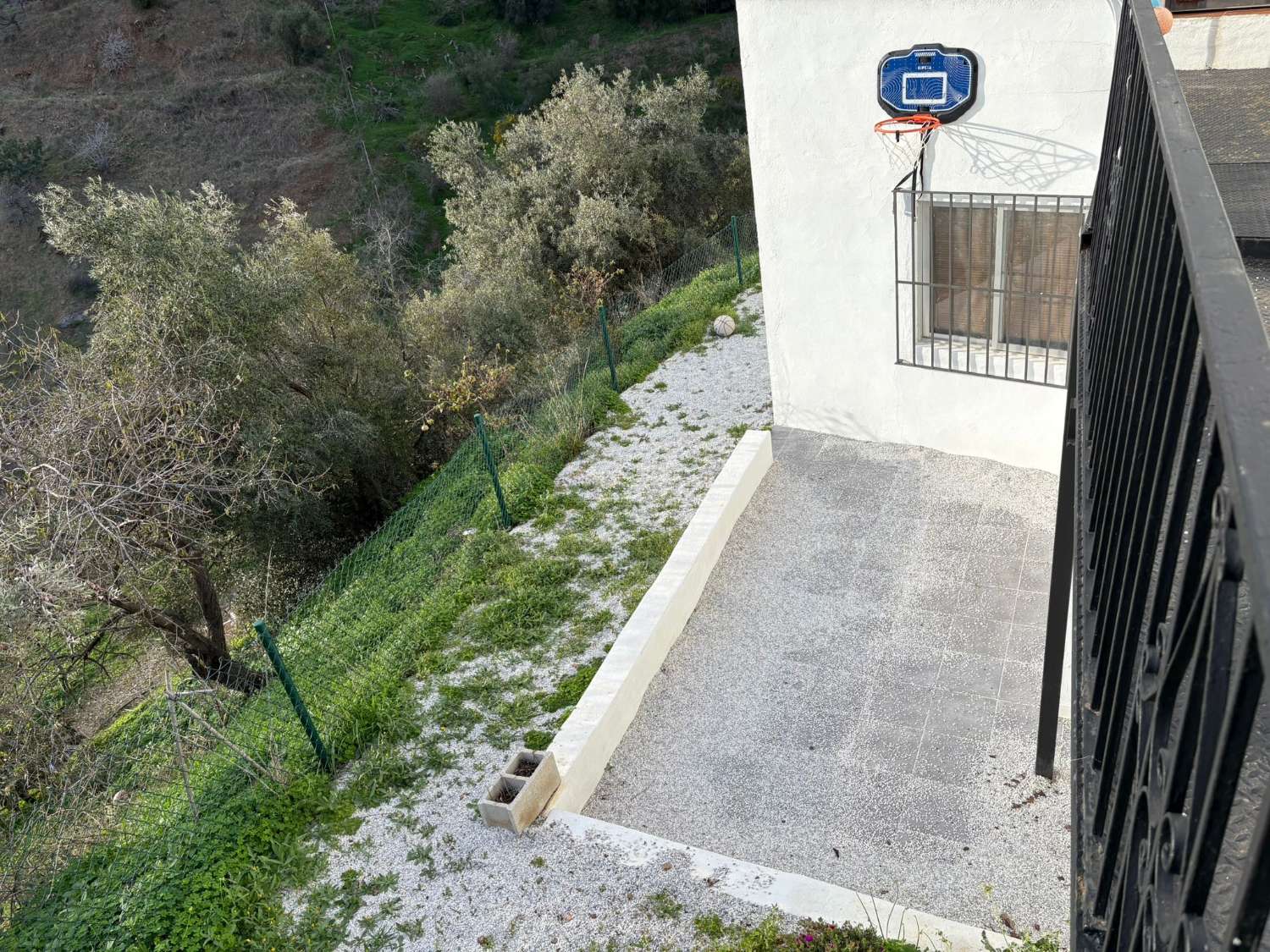 Plot with house in Olias