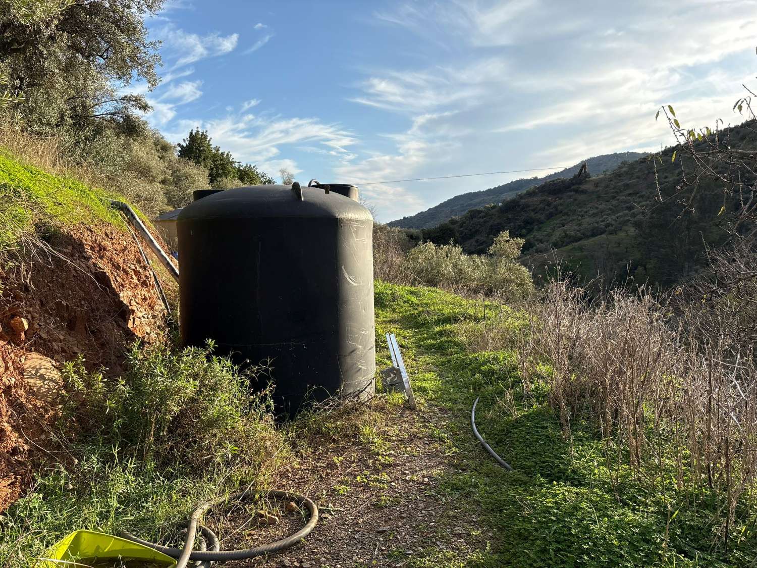 Plot with house in Olias