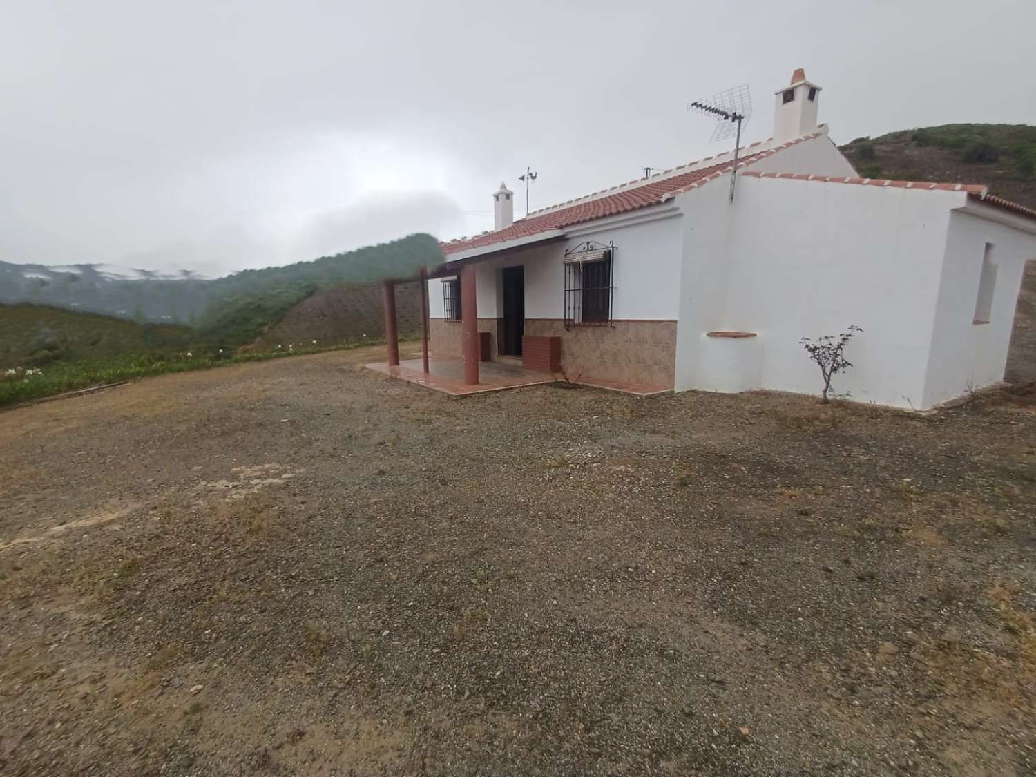 Etxea salgai in Almáchar