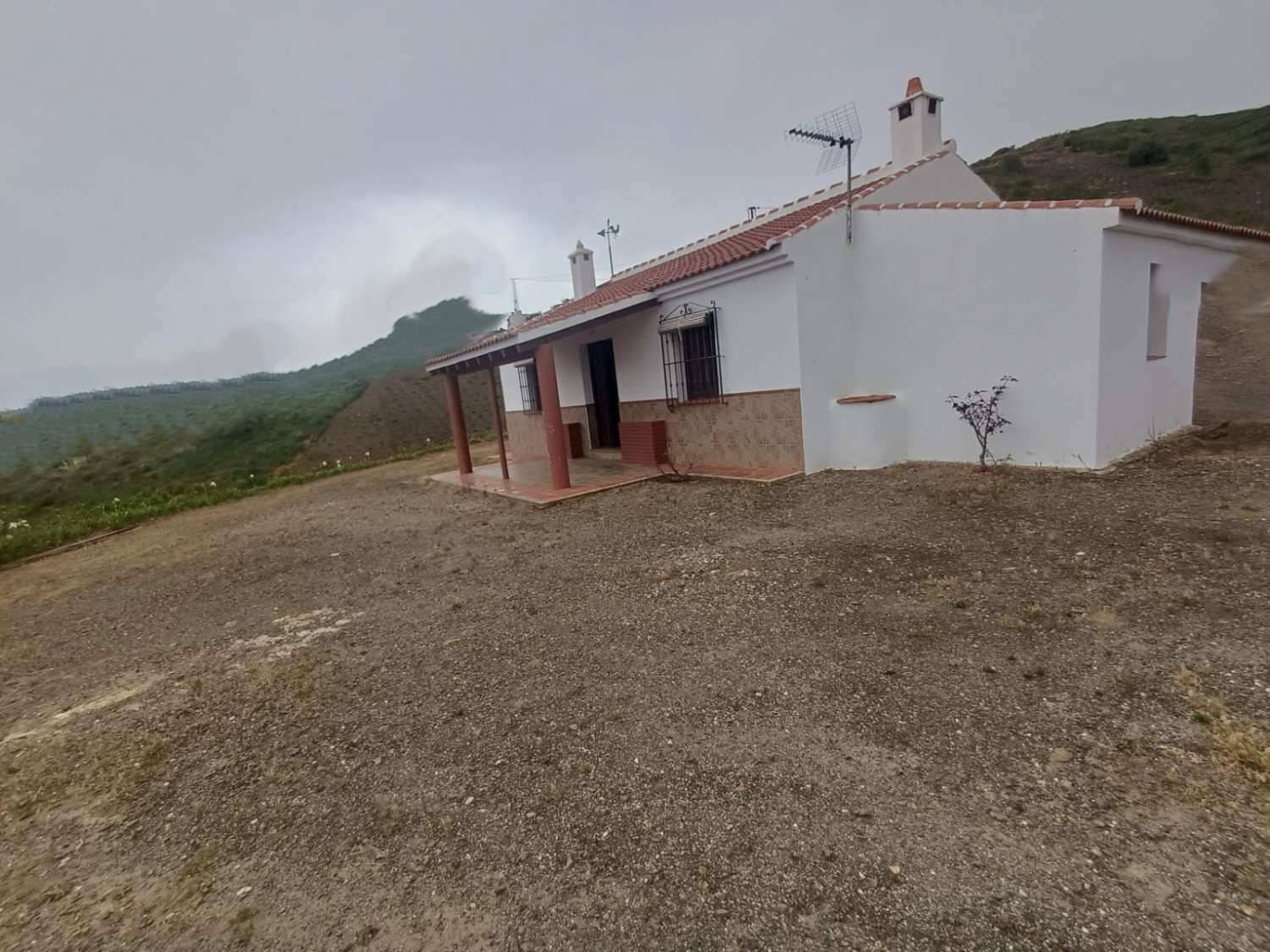 Etxea salgai in Almáchar