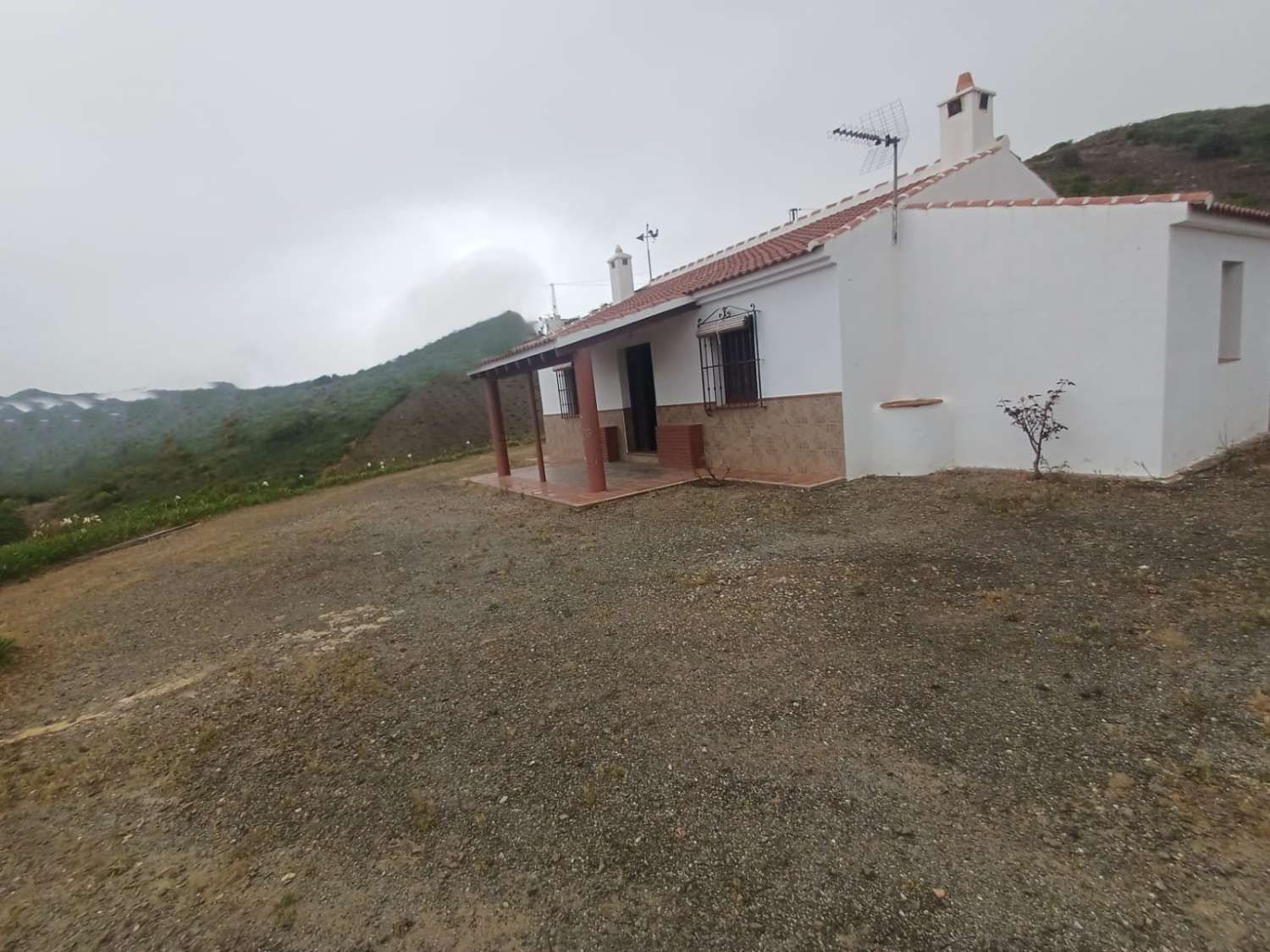 Etxea salgai in Almáchar