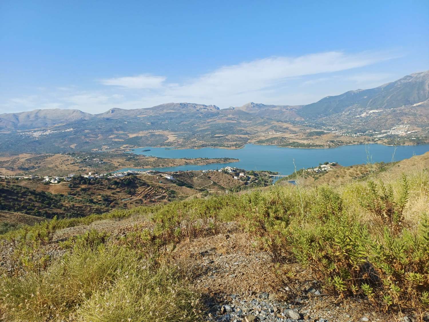 Terrain à La Viñuela avec vue sur le réservoir