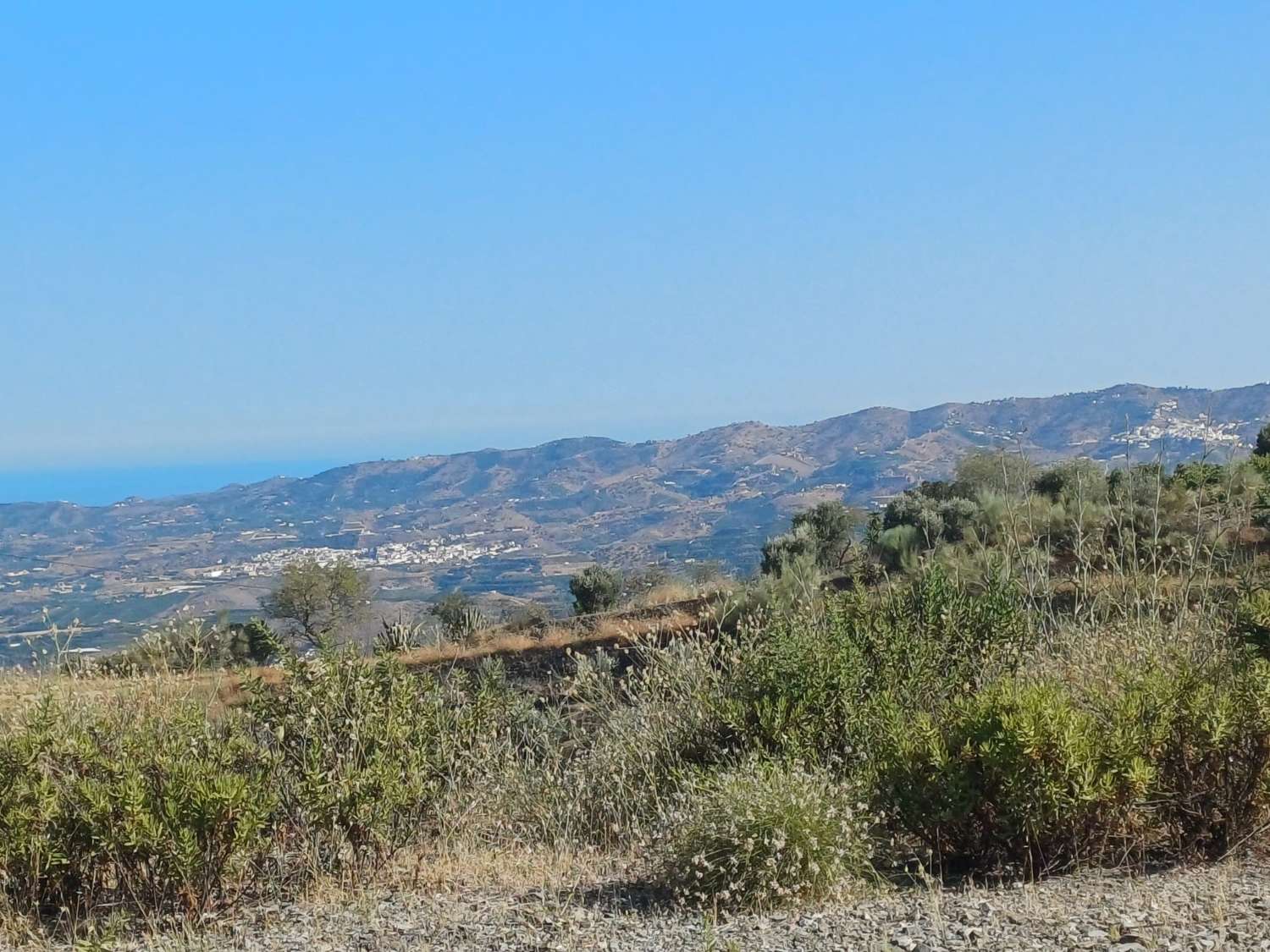 Terrain à La Viñuela avec vue sur le réservoir