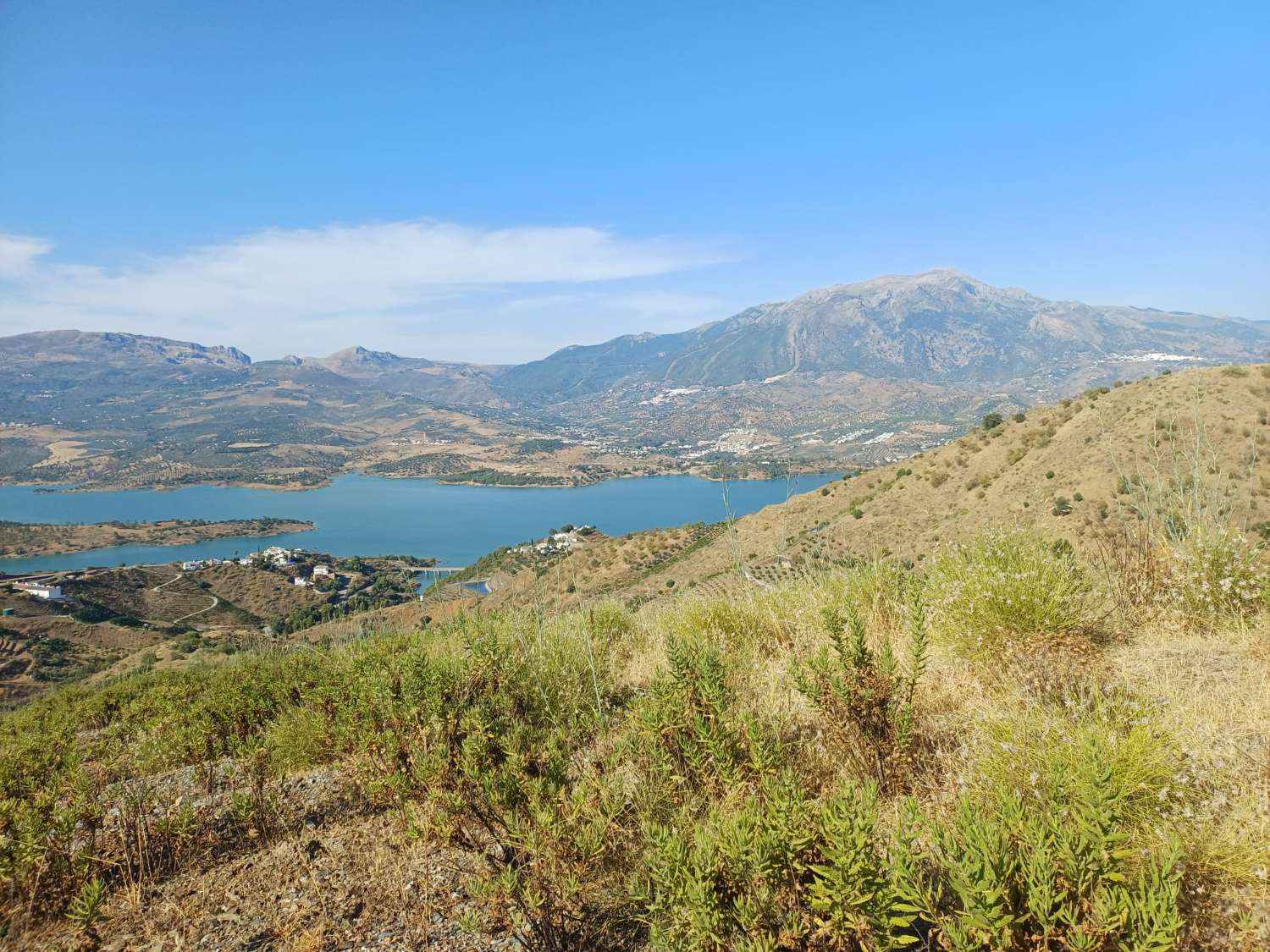 Terrain à La Viñuela avec vue sur le réservoir