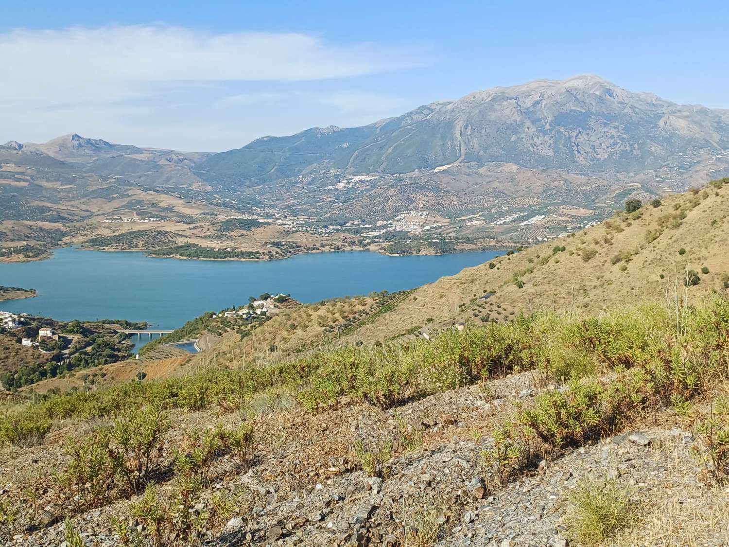 Terrain à La Viñuela avec vue sur le réservoir
