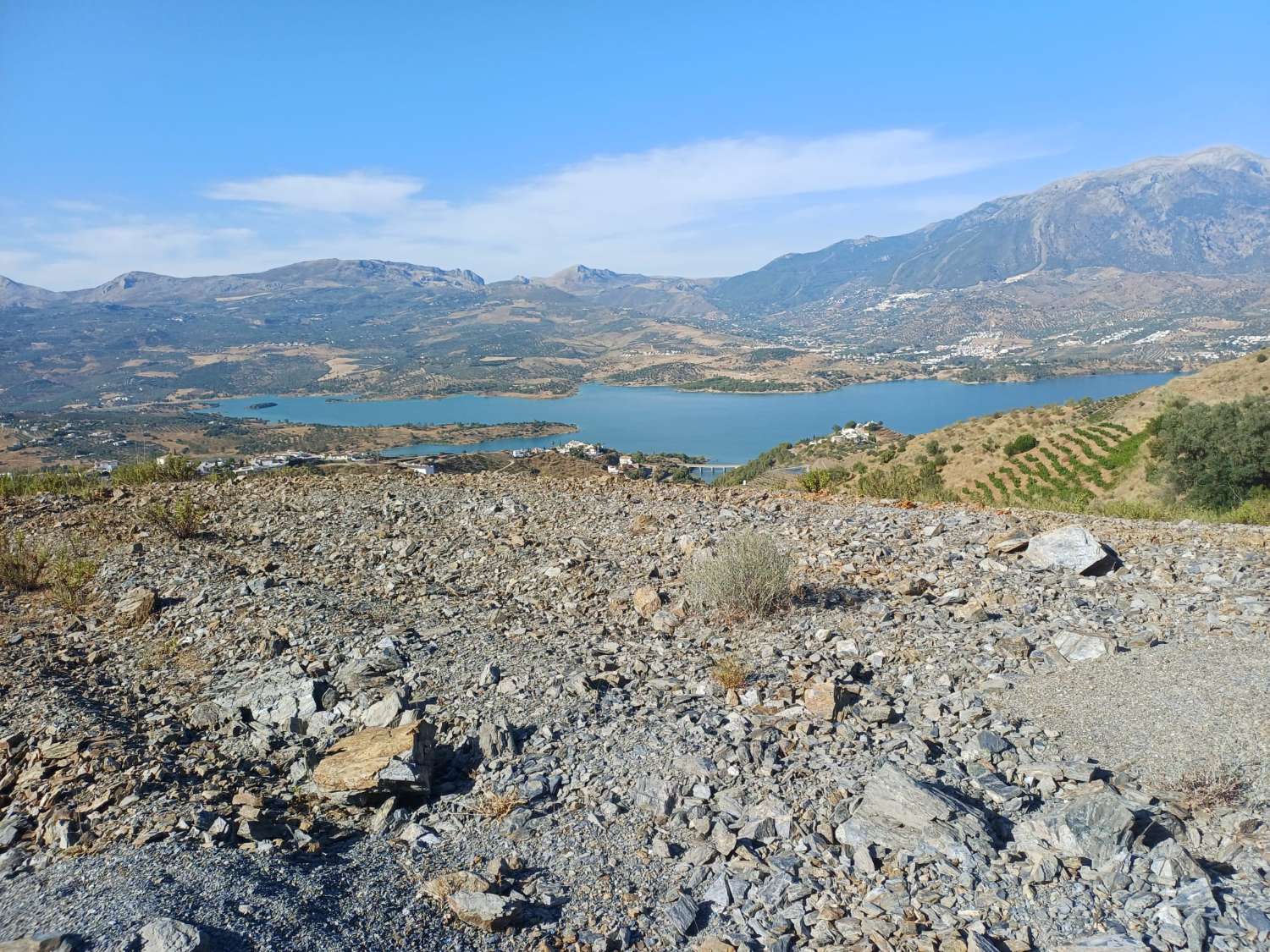 Terrain à La Viñuela avec vue sur le réservoir