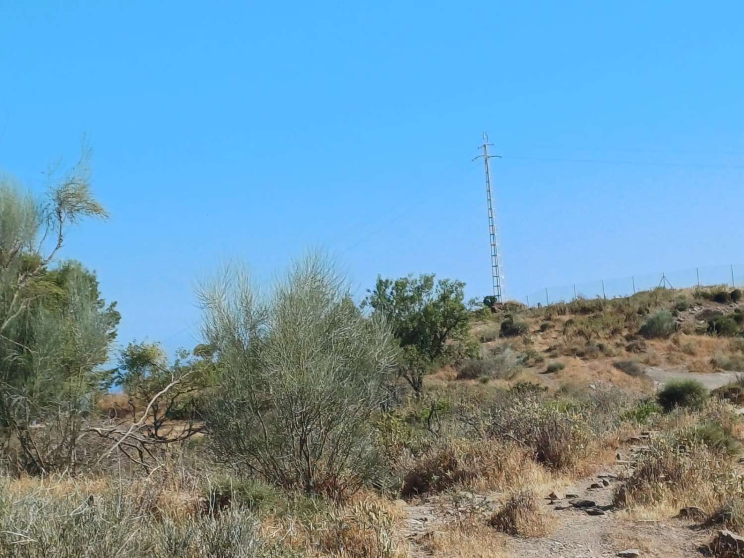 Parcela en moclinejo para hacerse un chalet + piscina o un campig