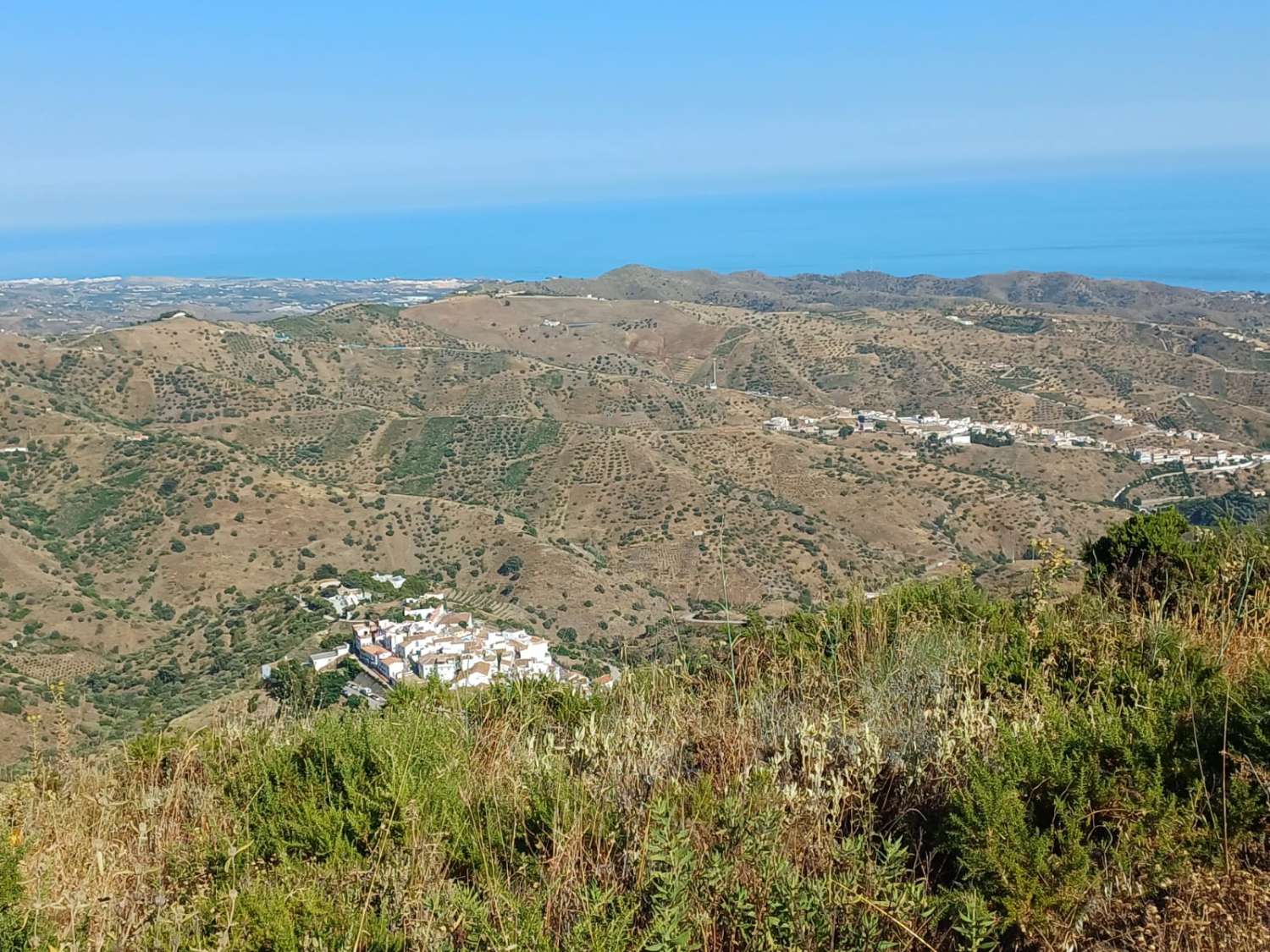 Parcela en moclinejo para hacerse un chalet + piscina o un campig