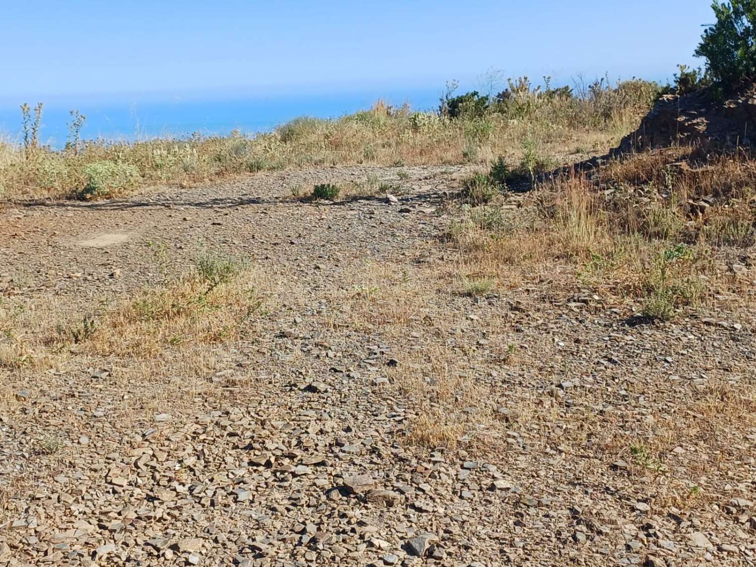 Parcela en moclinejo para hacerse un chalet + piscina o un campig