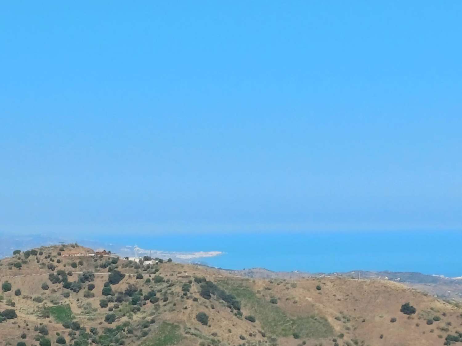 Parcela en moclinejo para hacerse un chalet + piscina o un campig