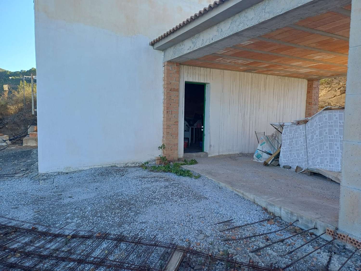 Parcela con casa de campo sin terminar  en almachar