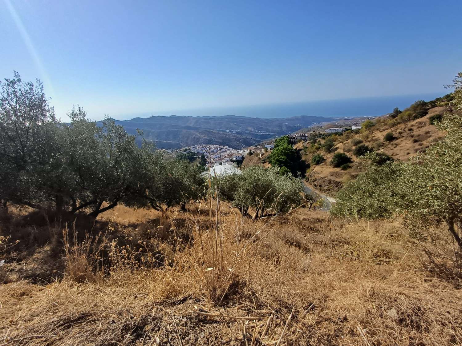 Rustic plot in Moclinejo with sea views