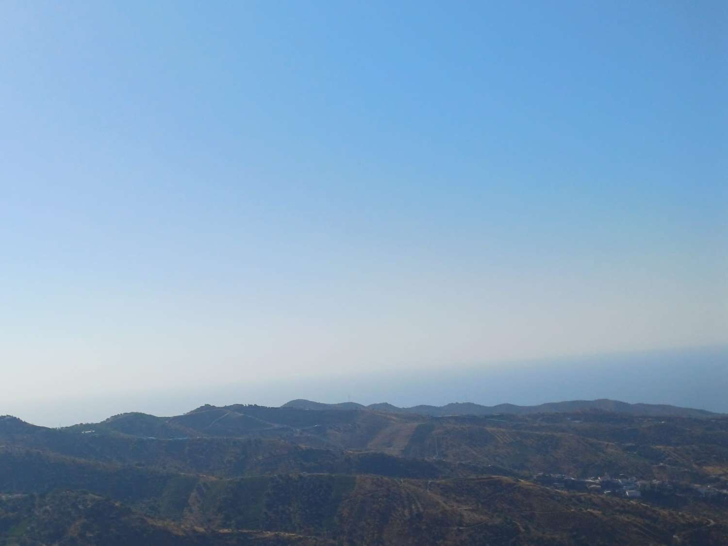 Rustic plot in Moclinejo with sea views