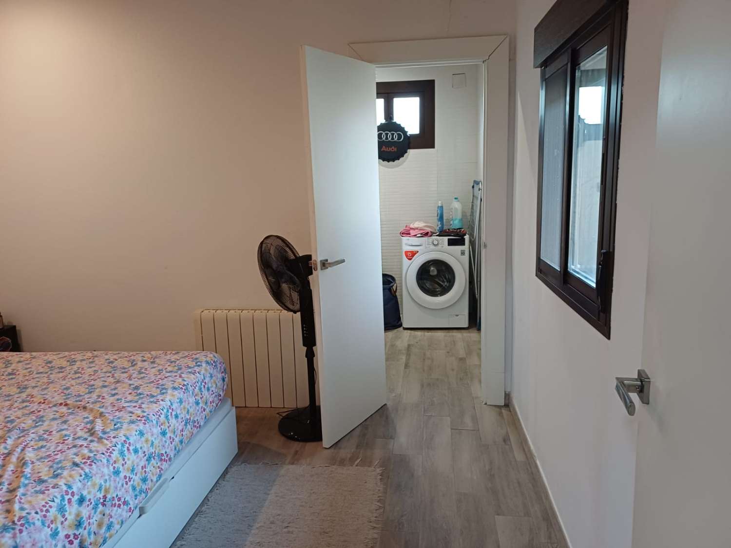 Complesso residenziale in ardesia con 5 case e piscina.
