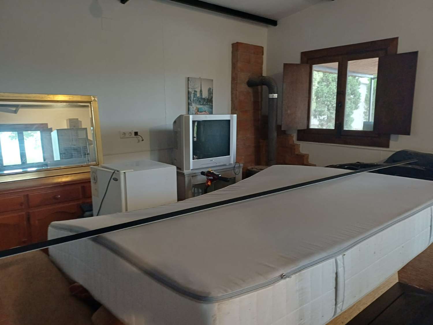 Complesso residenziale in ardesia con 5 case e piscina.